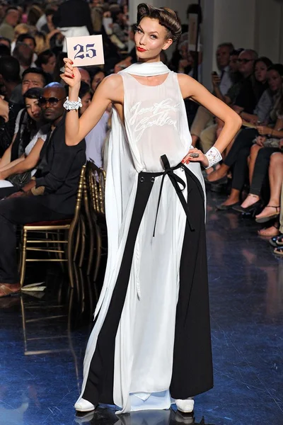 Look 25